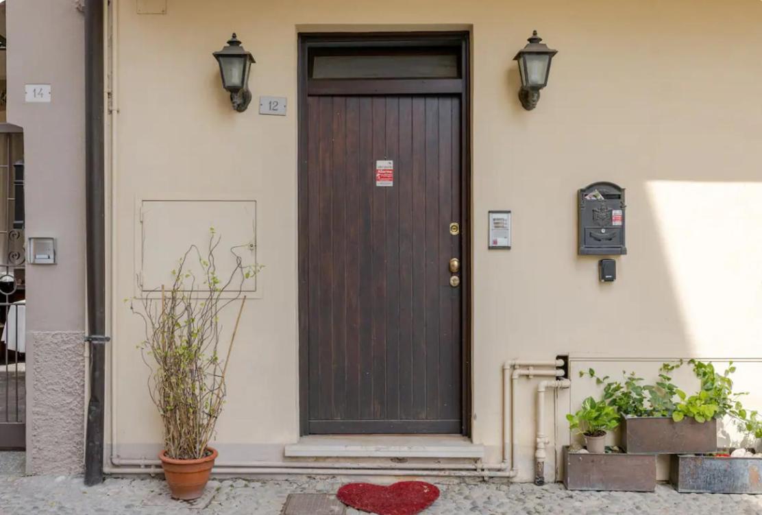 Affascinante Appartamento Nel Castello. Moniga del Garda Exterior foto